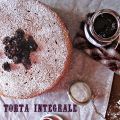 
Torta integrale alle nocciole e frutti di bosco