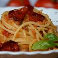 Spaghettoni con pomodorini confit e mollica