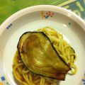 
Spaghetti con melanzane e briciole
