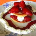 Frittelle (oladi) con panna acida, marmellata e[...]
