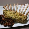Carrè d'agnello in crosta con prugne