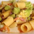 Mezze maniche con broccolo romanesco, pancetta[...]