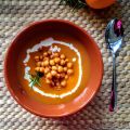 Vellutata di carote con ceci alla paprika