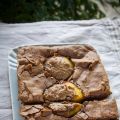 TORTA FONDENTE CON PESCHE ALL'AMARETTO