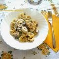Tortellini al prosciutto con funghi, piselli e[...]