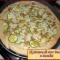 Pizza bianca con zucchine e tonno