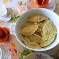 Vareniki con ripieno di purè di patate e funghi[...]