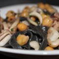 Tagliatelle al nero di seppia con calamari,[...]