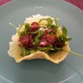 Cestini di parmigiano con bresaola e rucola