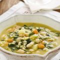 Minestrone di verdure con il pesto