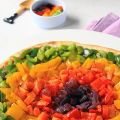 Pizza arcobaleno con verdure estive