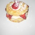 Torre di pancakes e fragole