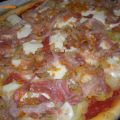 Pizza con patate e pancetta aromatizzata