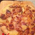 Pizza vegetariana con patate, cipolla rossa e[...]