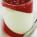 Bavarese di yogurt e panna al ribes