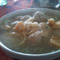 Polpettine morbide di pollo in brodo