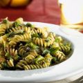 Fusilli con salsa di cipolle e cime di rapa