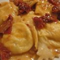 Ravioli con baccalà e zafferano con pomodorini[...]