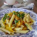 PENNE CON PEPERONI E BASILICO... MENTRE L'ACQUA[...]