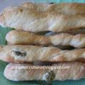 BASTONCINI DI PANE CON OLIVE