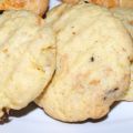 Biscotti con nocciole e gocce di cioccolato