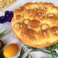 Pane di Pasqua dolce con le uova #