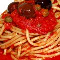 SPAGHETTI con OLIVE NERE di GAETA e CAPPERI