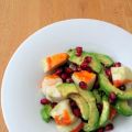 Insalata di surimi, avocado e melagrana