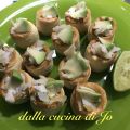 Piccoli vol au vent allo storione e avocado