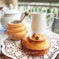 Girelle con crema pasticciera e uva passa