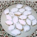 Dolcetti di albumi e pinoli