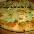 Pizza con patate,pesto e mozzarella