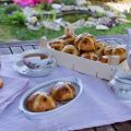 HOT CROSS BUNS
