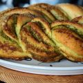 Treccia di pane al pesto