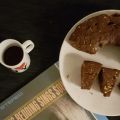 Torta vegan al cacao e nocciole.