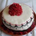 Torta Red velvet decorata con pasta di zucchero