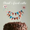 Devil's food cake con bandierine di Spiderman
