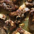 Agnello al forno con bacche di ginepro e foglie[...]