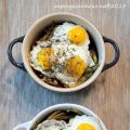 Cocotte con uova di quaglia e carciofi