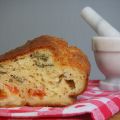 Cake salato con mozzarella, pomodoro e basilico