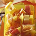 Mini spiedini di frutta, formaggio e salumi