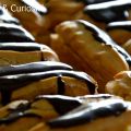 ECLAIR  ALLA CREMA RICOPERTI DI CIOCCOLATO