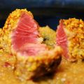 Tonno in crosta di nocciole con salsa alla birra