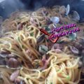 spaghetti con vongole fasolari e calamari