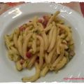 Maccarronis de busa con zucchine e pancetta