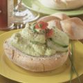 Crema fredda di avocado nel pane