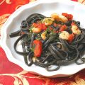 Linguine nere con sugo di gamberetti