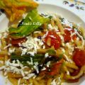 Pici con pomodorini, ricotta salata e fiori di[...]