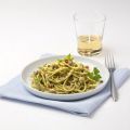 Spaghetti con vongole e pesto piccante