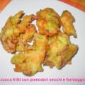 Fiori di zucca fritti con pomodori secchi e[...]